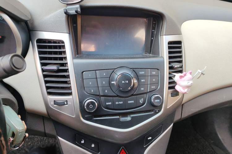 Used Chevrolet Cruze 2015 1.5L Classic SL MT Audio And AC Panel