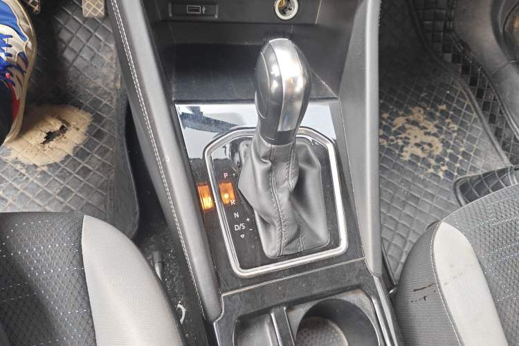 Used Jetta VS5 2022 280TSI Automatic Trend Edition Gear Lever