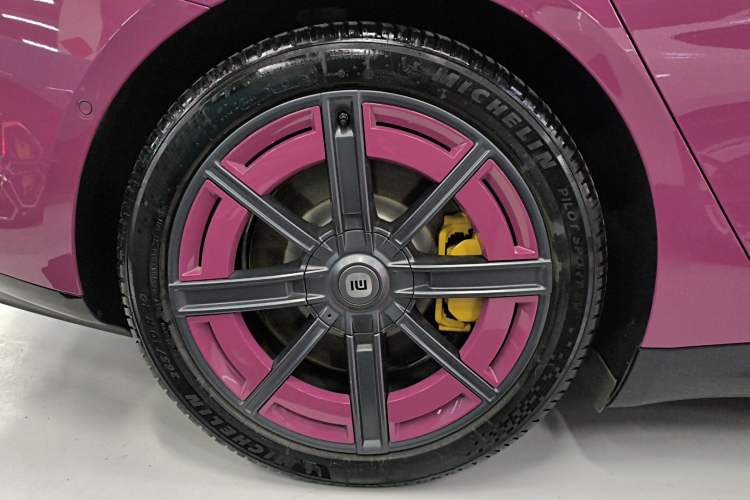 Used Xiaomi Auto SU7 2024 Four-Wheel Drive Ultra-Long Range Advanced Intelligent Driving Max Edition Right Rear Wheel Hub