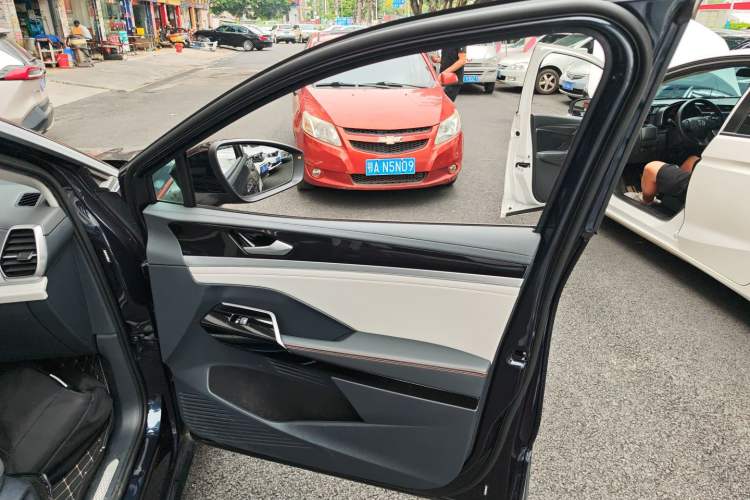 Used Volkswagen ID.6 CROZZ 2022 High-Performance PRIME Edition Right Front Door Interior