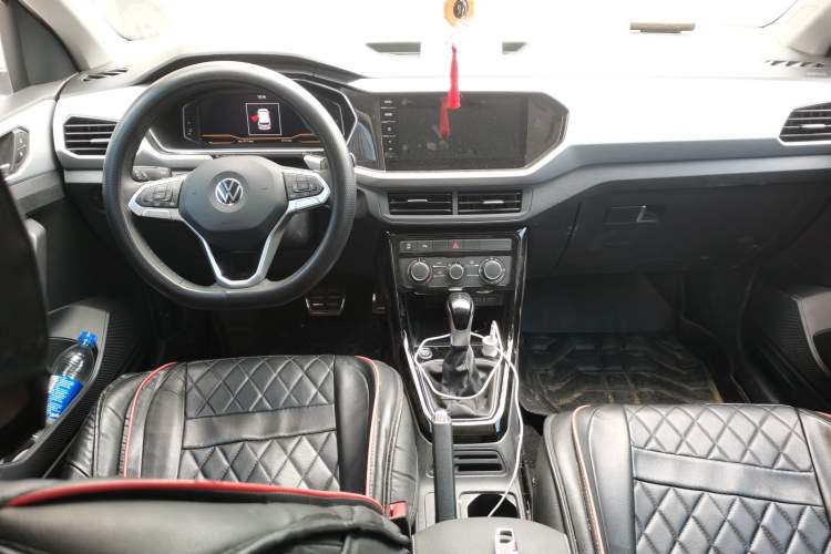 Used Volkswagen Tacqua 2021 200TSI DSG R-Line Smart Connectivity Version Center Console