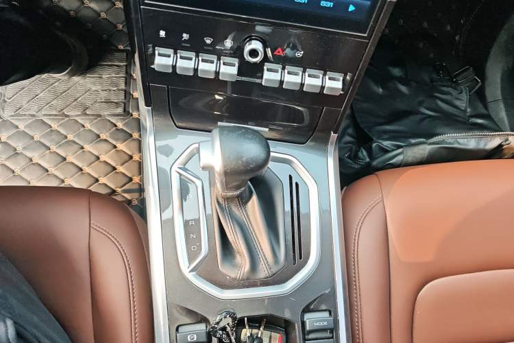 Used Haval H4 2019 Red-Label 1.5 GDIT DCT Luxury Smart Connectivity Model Gear Lever