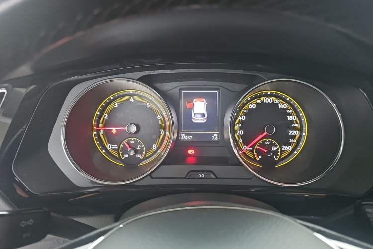 Used Volkswagen Tiguan L 2019 Revised 330TSI Automatic Two-Wheel Drive Smart & Luxury Edition China VI Standard Instrument Cluster