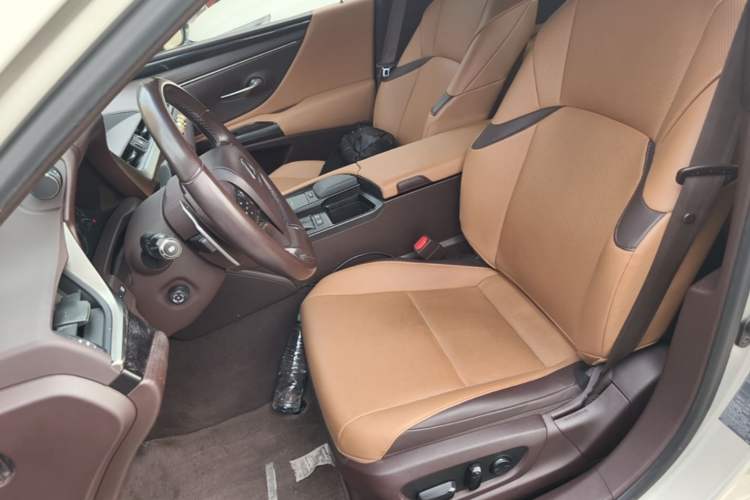 Used Lexus ES 2020 200 Excellence Edition
