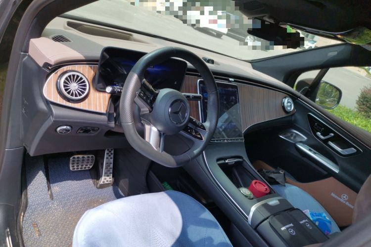 Used Mercedes-Benz EQE SUV 2024 350 4MATIC Luxury Edition Center Console