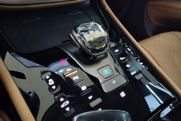 Used Denza D9 2022 DM-i 970 Four-Wheel Drive Flagship Model