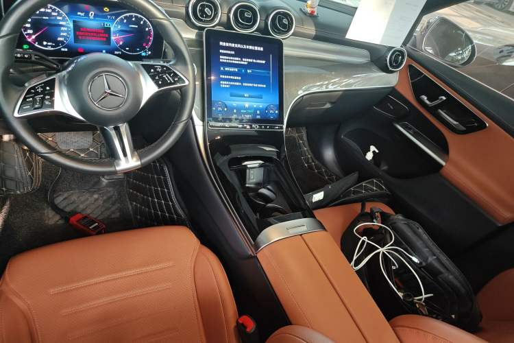 Used Mercedes-Benz GLC 2023 Facelift GLC 260 L 4MATIC Dynamic Version 5 Seats Audio And AC Panel