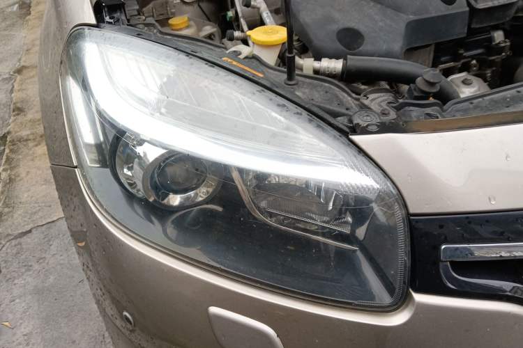 Used Renault Koleos 2014 2.5L Four-Wheel Drive Luxury Edition Right Front Headlight