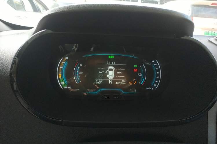 Used Chery Little Ant 2022 Sweet Pink Edition Half-Sugar Version Lithium Iron Phosphate 29.2 kWh 30 kW 301 km