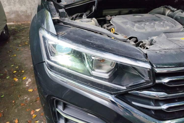 Used Volkswagen Tayron 2020 330TSI Two-Wheel Drive Luxury Smart Connectivity Version Right Front Headlight