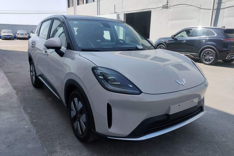 Used Wuling Bingo S 2025 Model 325km Deluxe Edition Front Right 45 Deg