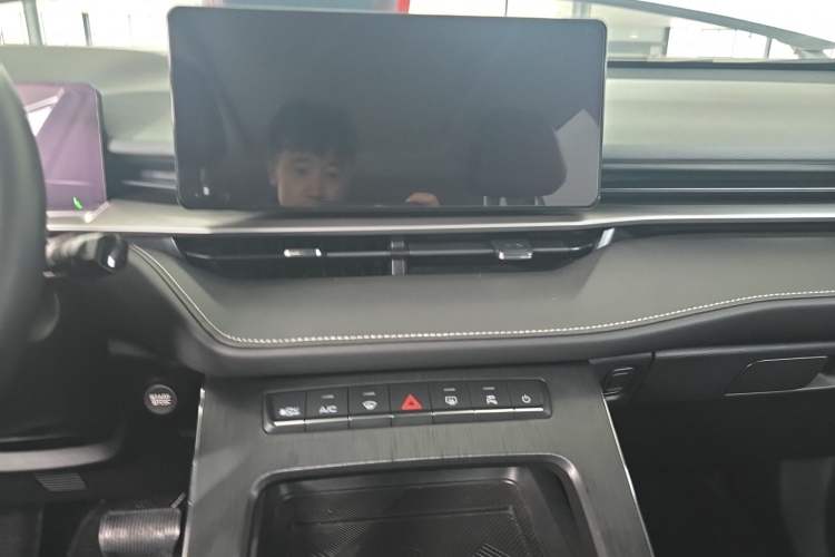 Used Haval H6 New Energy 2023 DHT-PHEV 110KM Long-Range Edition Audio And AC Panel