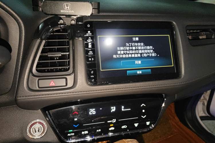 Used Honda Vezel 2020 220 TURBO CVT Luxury Edition Audio And AC Panel