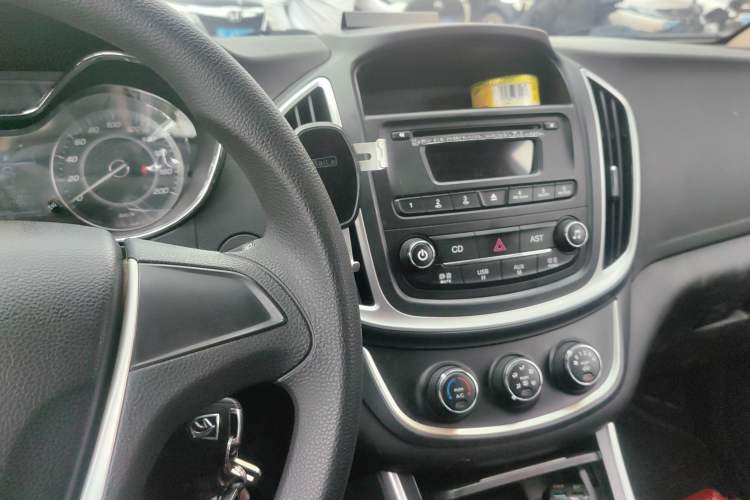 Used Baojun 560 2016 1.8L Manual Comfort Edition
