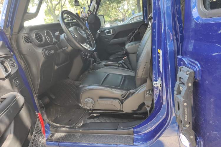 Used Jeep Wrangler 2019 2.0T Sahara Four-Door Version China VI Emission Standard Left Front Seat