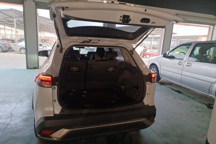 Used Toyota FRONTLANDER 2023 2.0L Smart Electric Hybrid Dual-Engine Deluxe Version Trunk