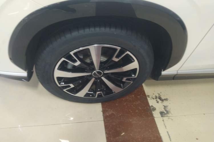 Used Roewe D5X DMH 2024 135 Tech Edition
