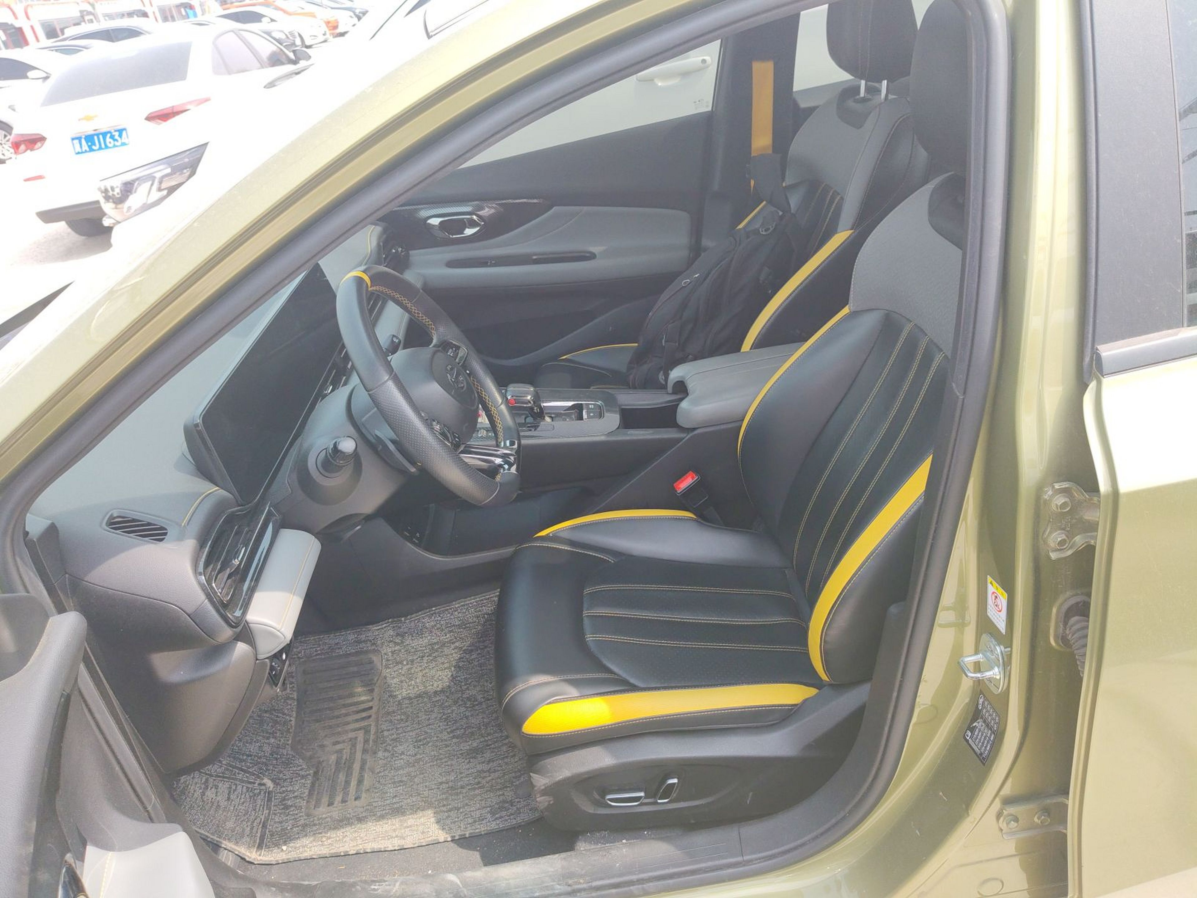 Переднее сиденье в автомобиле