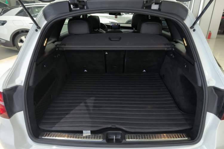 Used Mercedes-Benz GLC 2019 GLC 260 L 4MATIC Dynamic Model