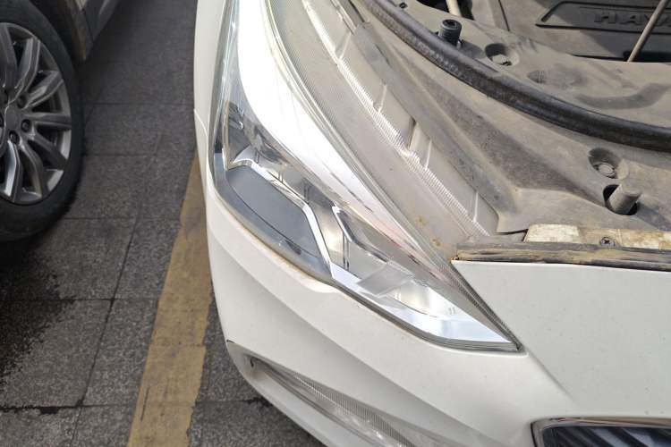 Used Haval M6 2018 Revised Version 1.5T DCT Two-Wheel Drive Elite Edition Exterior 6