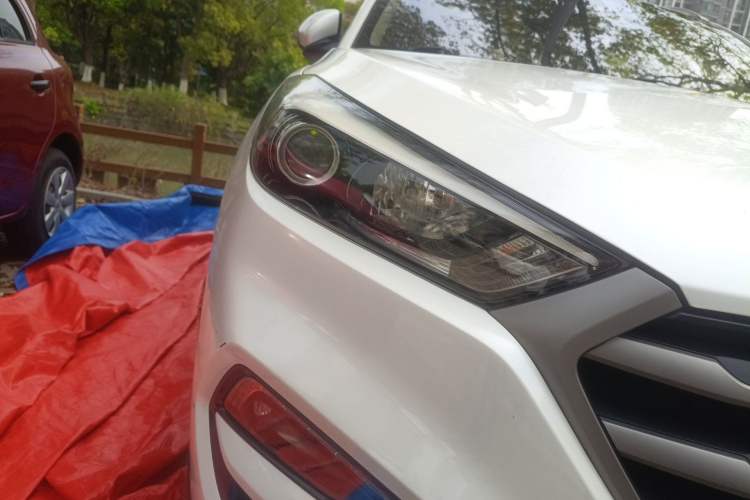 Used Hyundai Tucson 2015 1.6T Dual-Clutch Two-Wheel-Drive Smart Model Right Front Headlight