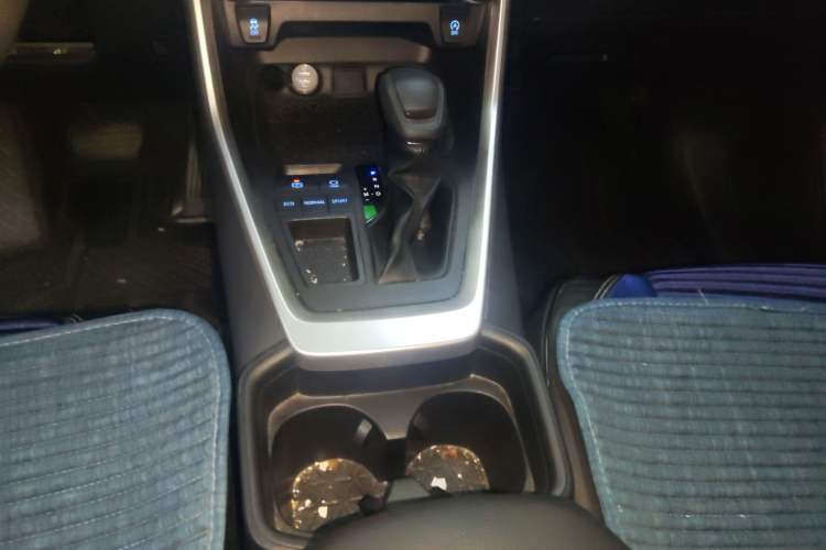 Used Toyota RAV4 2022 2.0L CVT Two-Wheel Drive Urban Edition Gear Lever