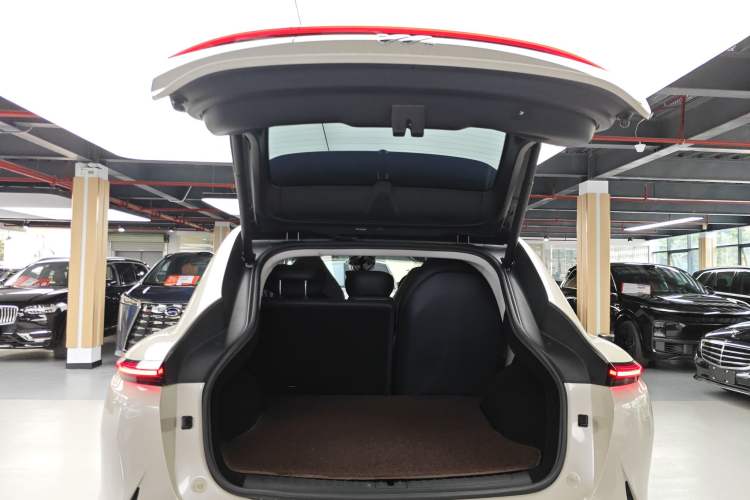 Used IM LS7 2023 90 kWh Elite All-Wheel-Drive Version Trunk