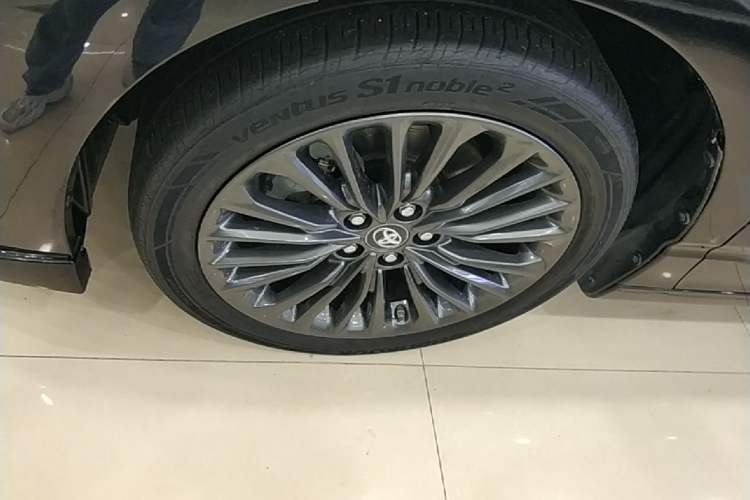 Used Toyota Avalon 2021 2.5L Touring Prestige SPORT Edition Left Front Wheel Hub