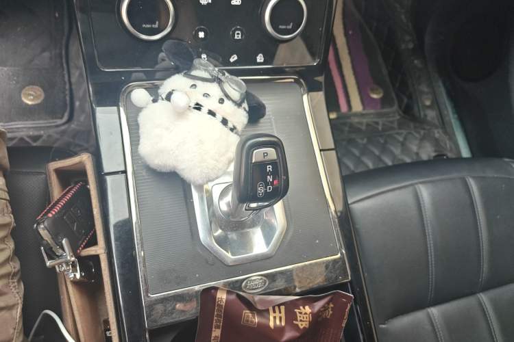 Used Land Rover Range Evoque 2020 249 PS R-DYNAMIC S Sport Edition Gear Lever