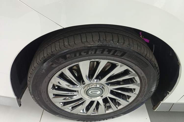 Used GAC Trumpchi M8 2023 Zongshi Series Dual-Motor Flagship Edition Left Front Wheel Hub