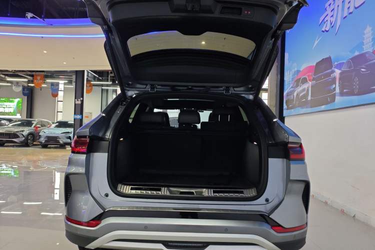 Used BYD Song PLUS New Energy 2025 DM-i 112KM Prestige Model Trunk