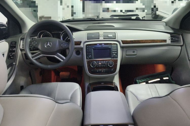 Used Mercedes-Benz R-Class 2010 R 350 L 4MATIC Center Console