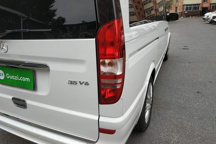 Used Mercedes-Benz Viano 2014 3.5L Premier Edition Right Rear Taillight