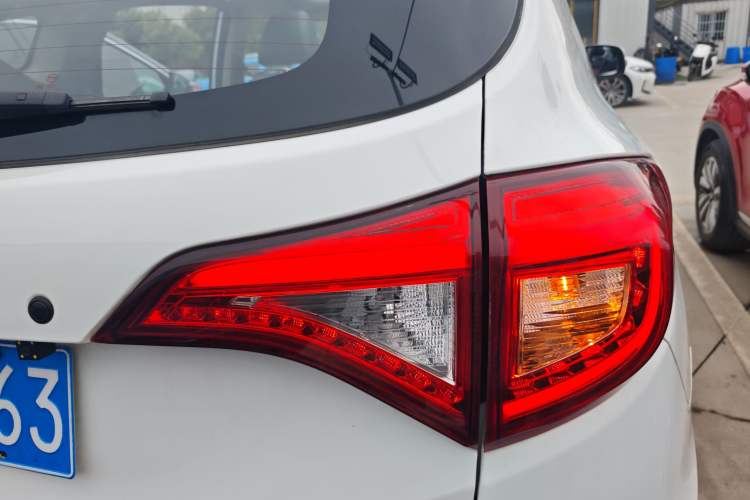 Used BYD Song 2016 Gaishi Edition 1.5TI Manual Haoya Model Right Rear Taillight
