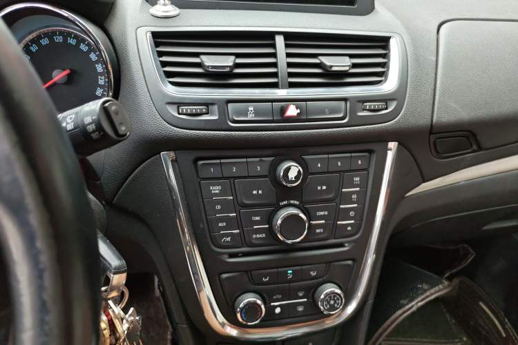 Used Buick Encore 2015 1.4T Automatic Two-Wheel Drive Urban Elite Version Audio And AC Panel