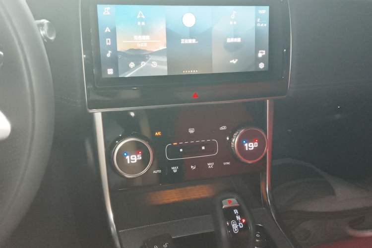 Used Jaguar XEL 2022 2.0T 250 PS R-DYNAMIC S Advanced Sport Edition Audio And AC Panel