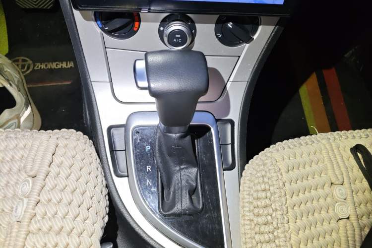 Used Brilliance H530 2017 1.6L Automatic Comfort Model Gear Lever