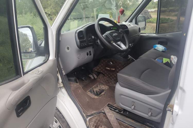 Used JMC Transit 2019 2.8T Commercial Version Short Wheelbase Mid-Roof 6-Seater China VI JX493
