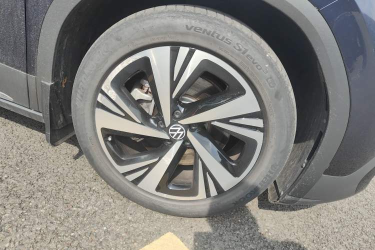 Used Volkswagen ID.6 CROZZ 2021 Long-Range PRO Edition Right Front Wheel Hub