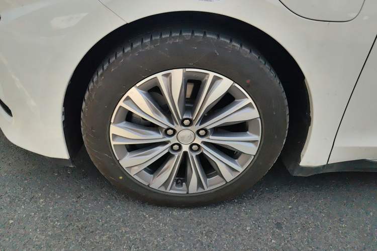 Used Hongqi E-QM5 2024 560km PLUS Left Front Wheel Hub