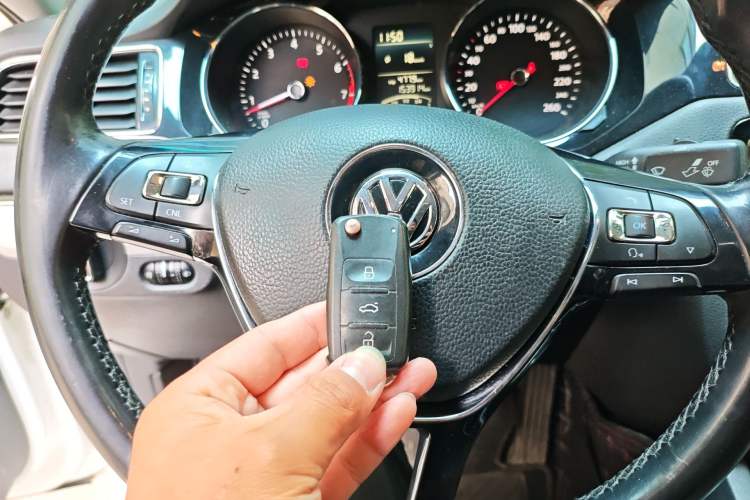 Used Volkswagen Sagitar 2018 1.6L Manual Comfort Model Vehicle Key