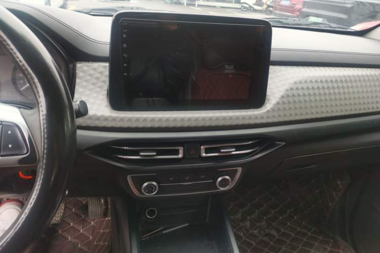 Used JMC Baodian 2022 2.5T Diesel Two-Wheel-Drive Comfort Edition Standard Wheelbase JX4D25A6L