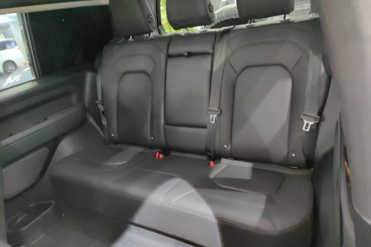 Used Land Rover Defender 2023 Facelift 90 3.0T P400 XS Interior 4