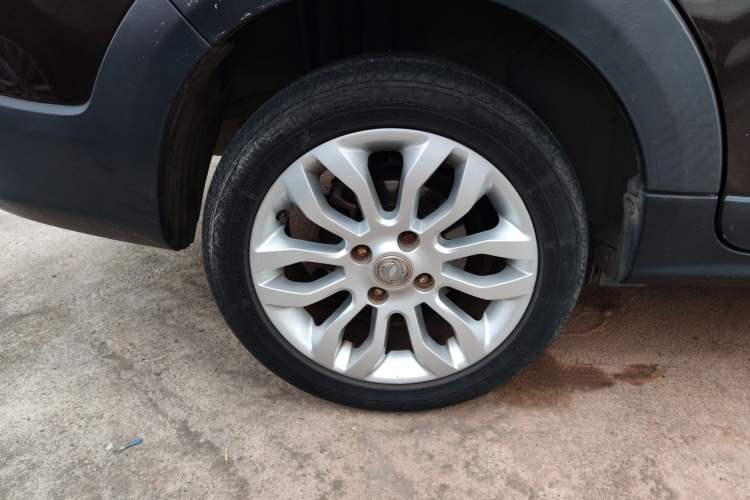 Used Dongfeng Aeolus AX3 2016 1.5L Manual ZhiKu Model
