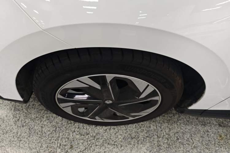 Used MG 4 EV 2023 425km Executive Version Left Front Wheel Hub