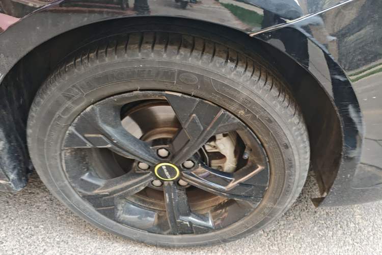 Used Roewe i6 MAX 2020 300TGI Automatic "Swell Cool Smart Drive" Edition Right Front Wheel Hub