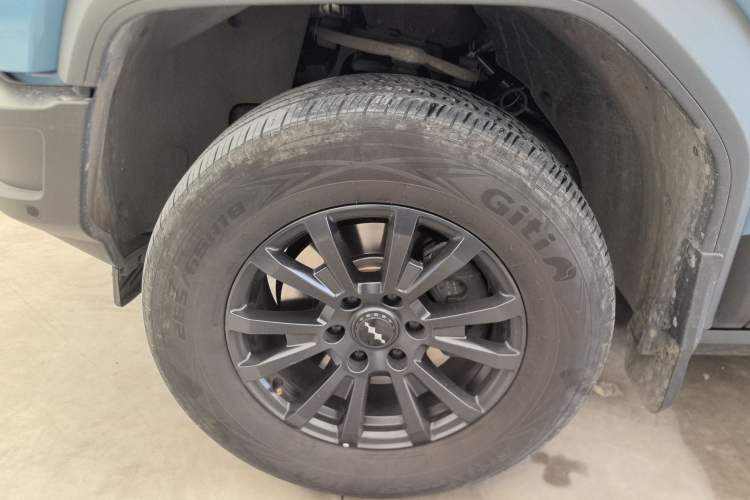 Used Formula Leopard 5 2023 Explore Edition Left Front Wheel Hub