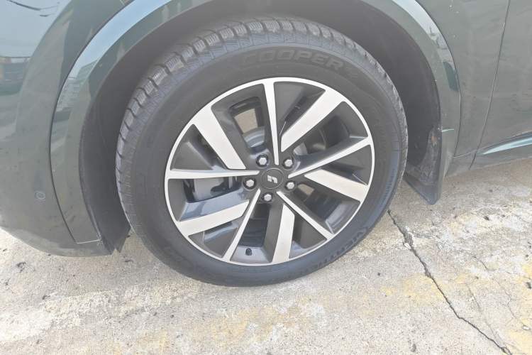 Used Li Auto L8 2023 Pro Model
