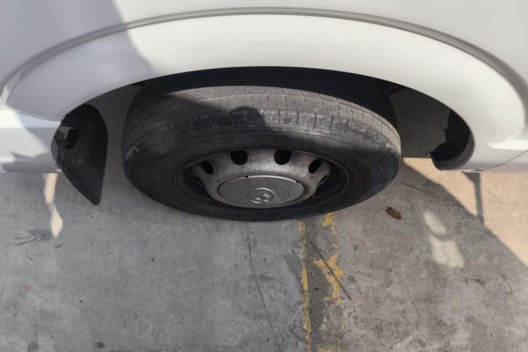 Used SAIC MAXUS Xintu V80 2021 2.0T Manual Classic City Delivery King Long Wheelbase Mid-Roof 3 Seats
