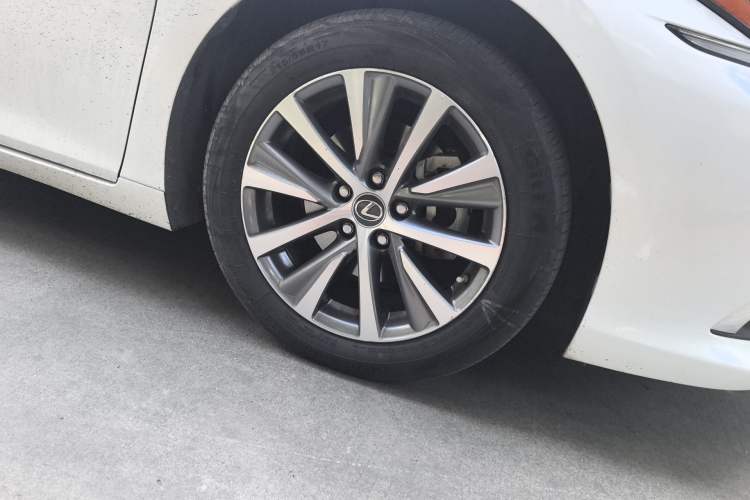 Used Lexus ES 2018 200 Luxury Edition China V Standard Right Front Wheel Hub